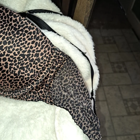 Victoria SECRET Bra in dark copper and black cheetah print. Used a couple  times - Picture 3 of 9